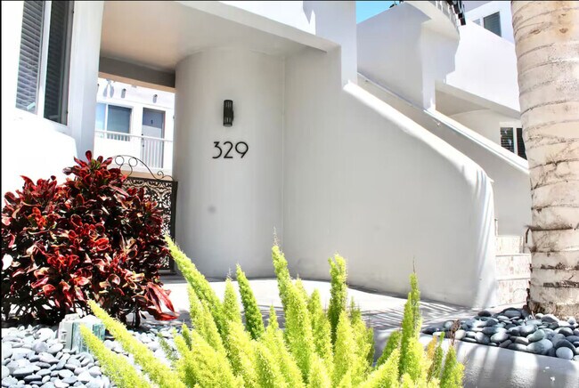 329 Madison St unit FL2-ID1075796P, Hollywood, FL 33019 - photo 7