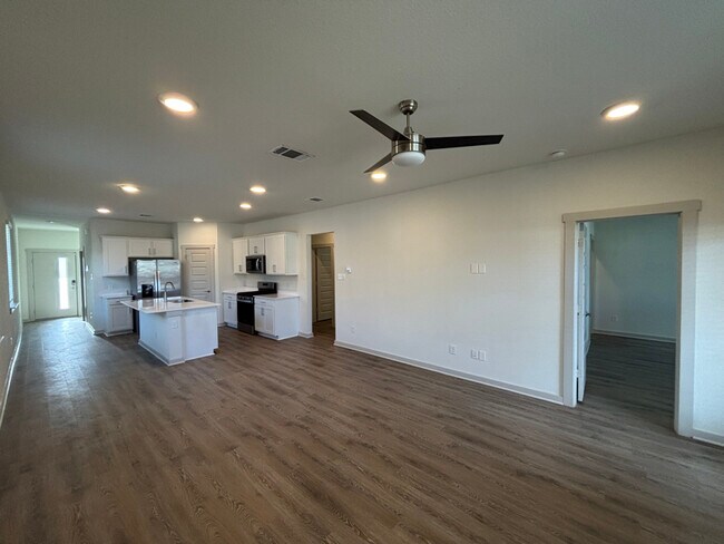 Millbrook Commons, San Marcos, TX 78666 - photo 5