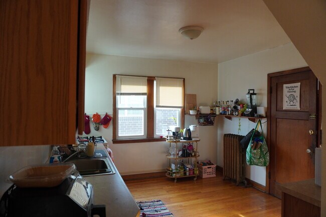 2559 N Frederick Ave unit 2559 N Frederick Ave, Milwaukee, WI 53211 - photo 4