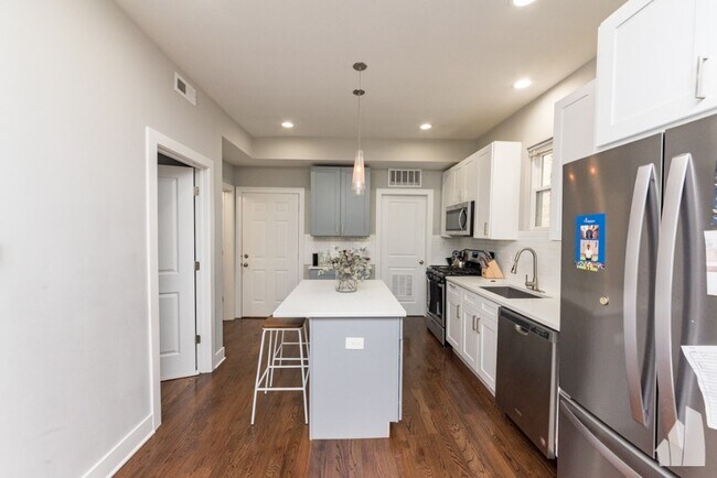 3570 W Dickens Ave unit 2, Chicago, IL 60647 - photo 2