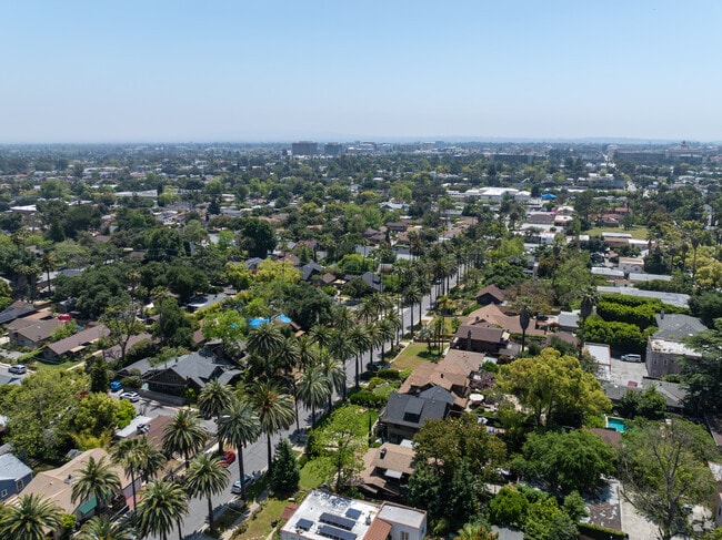 Orange Heights is a friendly, tight-knit neighborhood in Pasadena, California.