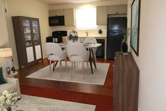 630 S Country Rd, East Patchogue, NY 11772