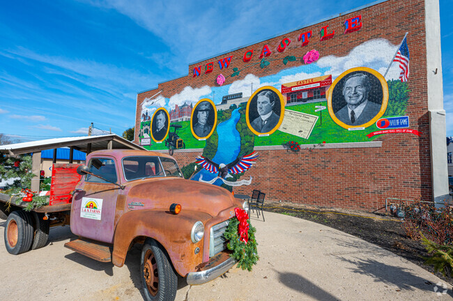 This beautiful downtown mural by Pamela Bliss is a snapshot of the history of New Castle.