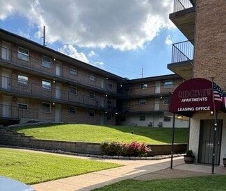 9639-9640 Diamond Dr, Saint Louis, MO 63137