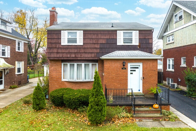 Living in North End gives residents many beautiful housing options.