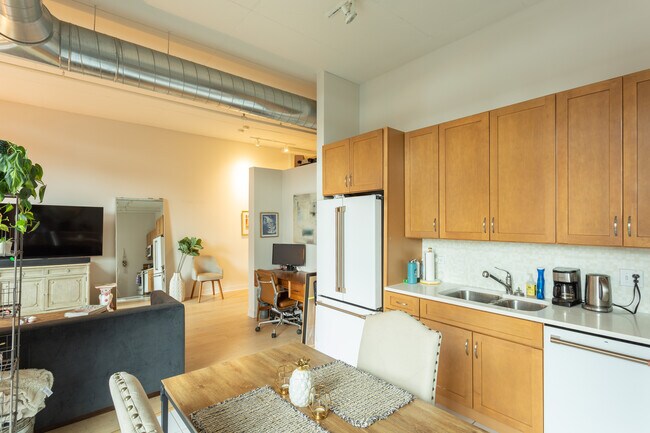 740 W Fulton St unit 804, Chicago, IL 60661 - photo 7