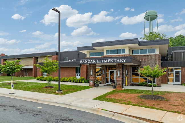 Banoak Elementary School beats the national student to teacher average with their 15:1 ratio.