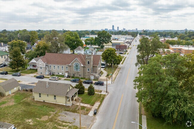 Saratoga residents enjoy quick access to downtown Omaha.