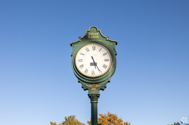 There’s always time for golf at Silver Lakes Country Club.