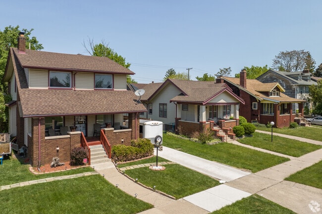 Bungalows in Hawthorne Park enjoy a Highland Park address and Detroit amenities.
