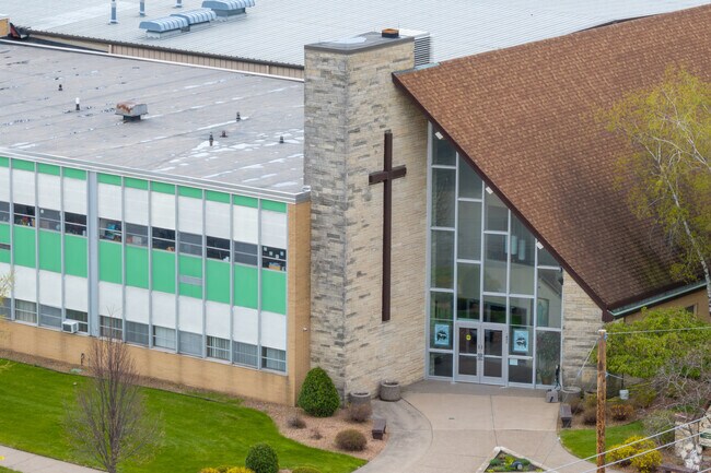 Mt. Calvary-Grace Lutheran School has 3 full-time teachers according to Niche.