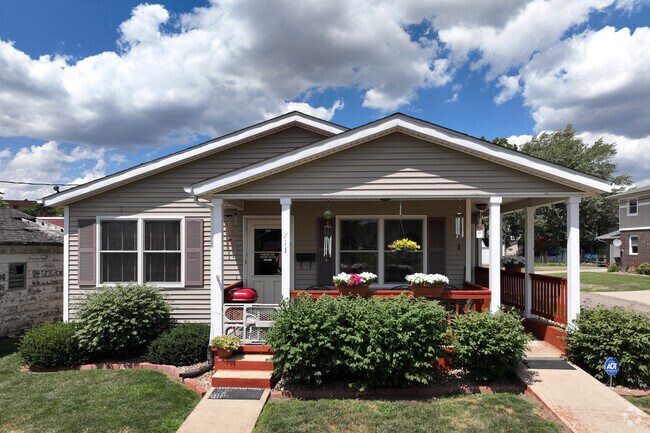 Ranch style homes are one of the more common housing types in Cherry Avenue