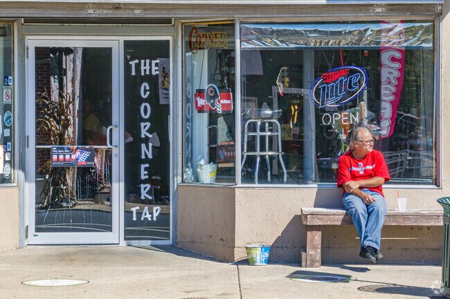 Diamond residents can enjoy the numerous shops in nearby Downtown Wilmington.