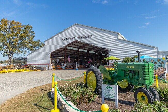 The Pee Dee State Farmers Market near Glendale Acres is one of the largest in the area.