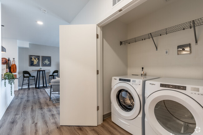 1BR, 1BA - 745SF