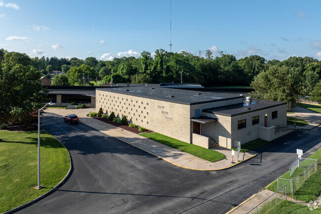 Gilson Brown Elementary School has a student to teacher ratio of 15:1.