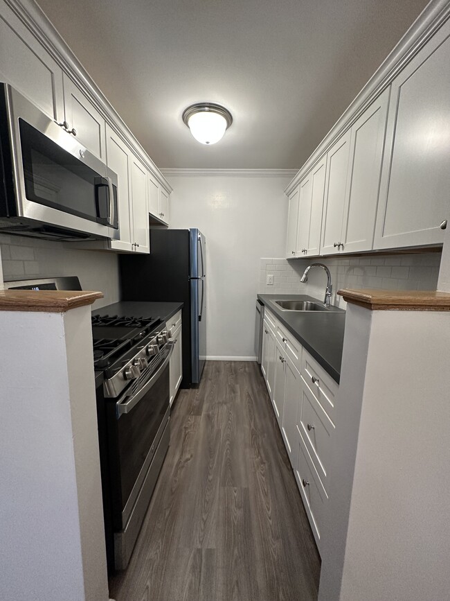 Kitchen - 2.5 Rm, 1 Bd, 1Ba