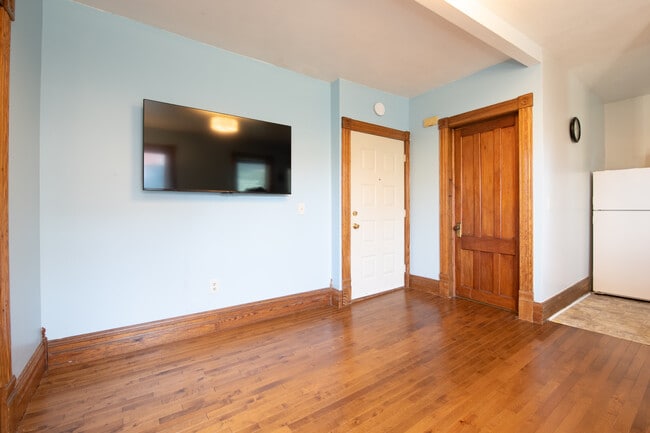 129 Green St unit 4, Syracuse, NY 13203 - photo 4