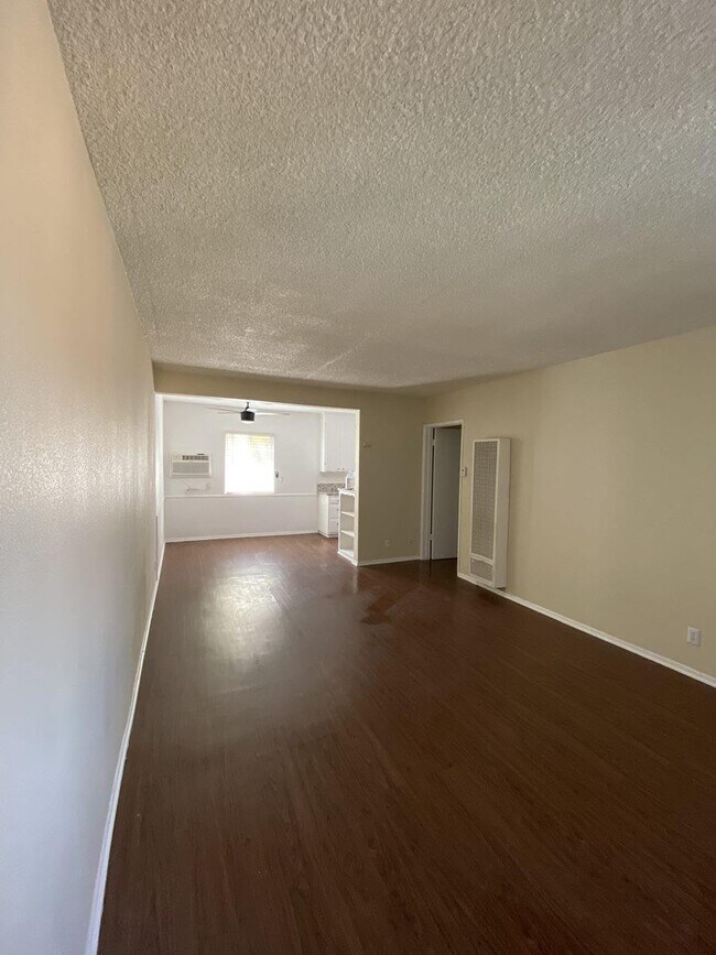 Park Plaza, Reseda, CA 91335 - photo 6