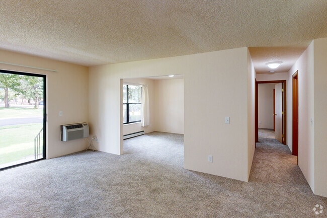 2BR, 2BA - 1,065SF