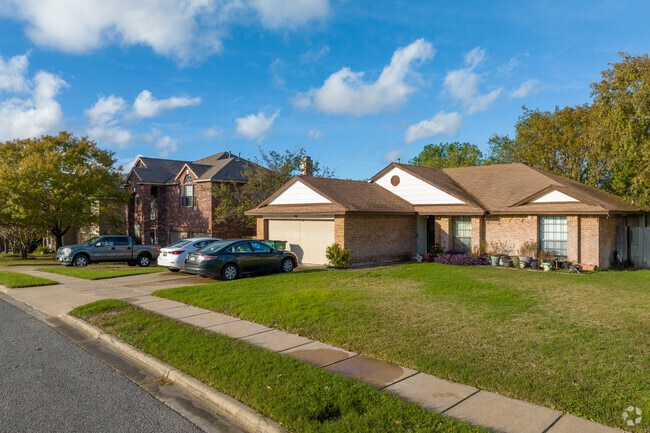 Single-family houses in Central District provide space and privacy.