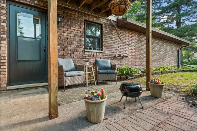 1019 S 22nd St, Chesterton, IN 46304 - photo 4