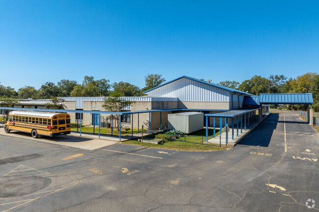 Lenwil Elementary has a well planned campus with bus and parent pickup areas.