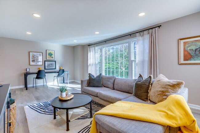 8131 Pinelake Ct unit Level 3 - Room 2, Alexandria, VA 22309 - photo 2