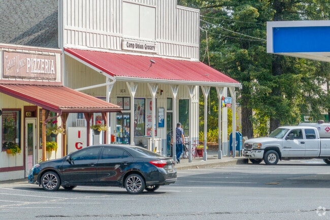 Forget something at the store? Camp Union Grocery is a quick stop in Fort William Symington WA.
