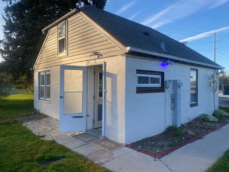 724 S Spring St, Port Washington, WI 53074 - photo 1