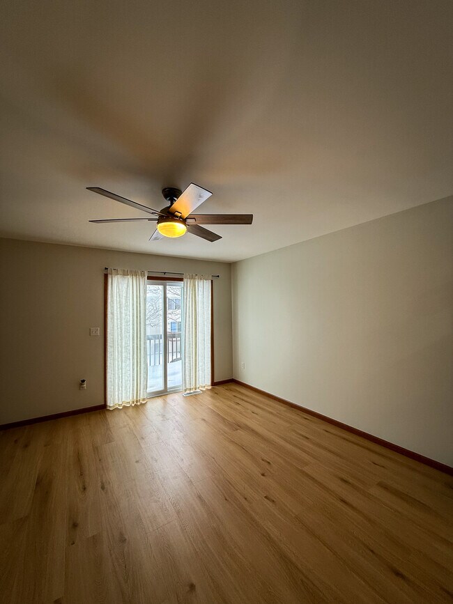 2940 Samuel Ct SW unit A, Cedar Rapids, IA 52404 - photo 2