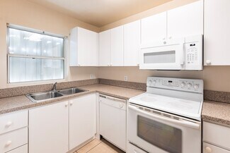 1321 SE 8th Ave, Cape Coral, FL 33990