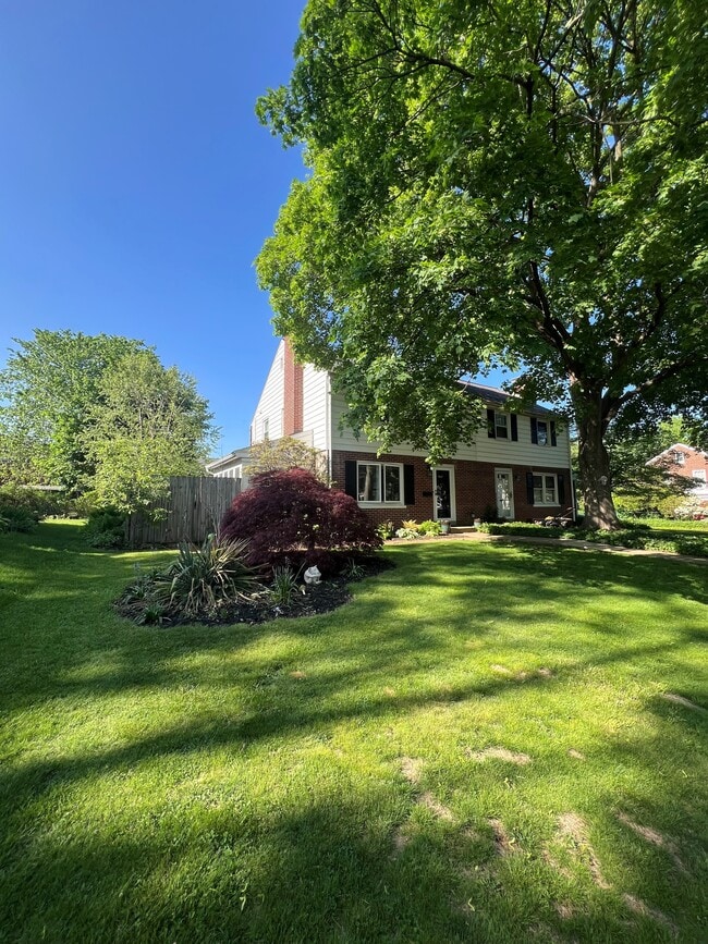 947 Janet Ave, Lancaster, PA 17601 - photo 2