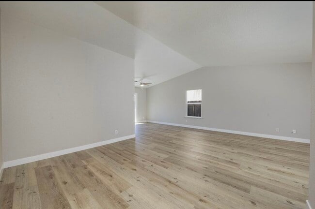 210 Cordova Ln, Stockton, CA 95207 - photo 5