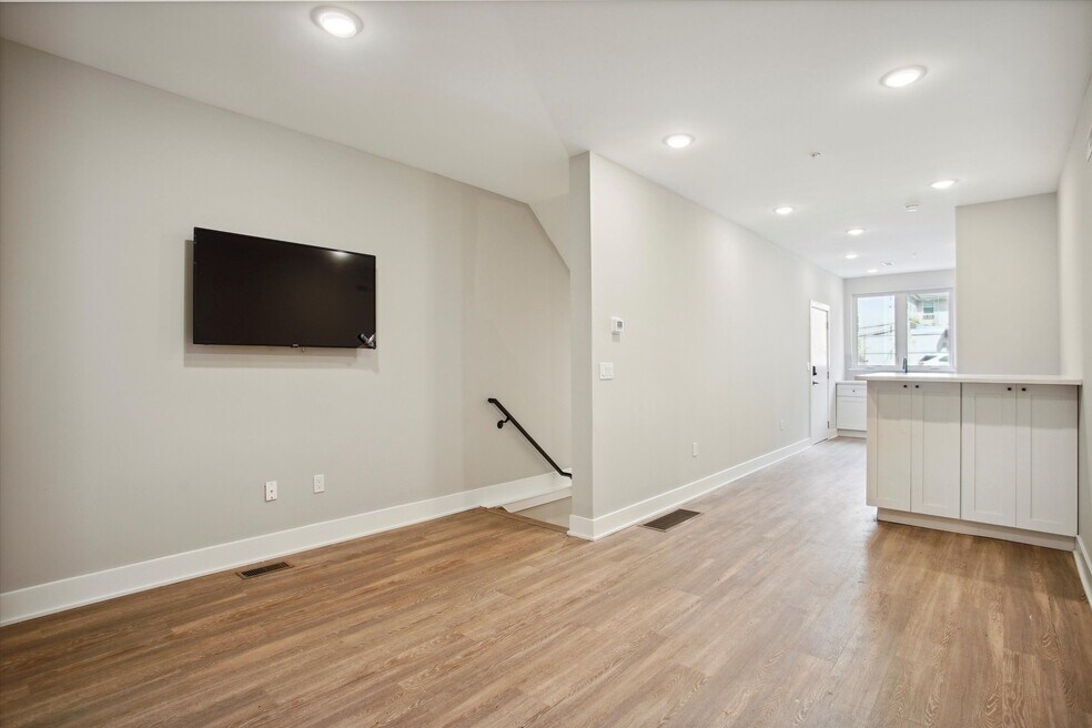 1618 N Sydenham St unit A, Philadelphia, PA 19121 - photo 1