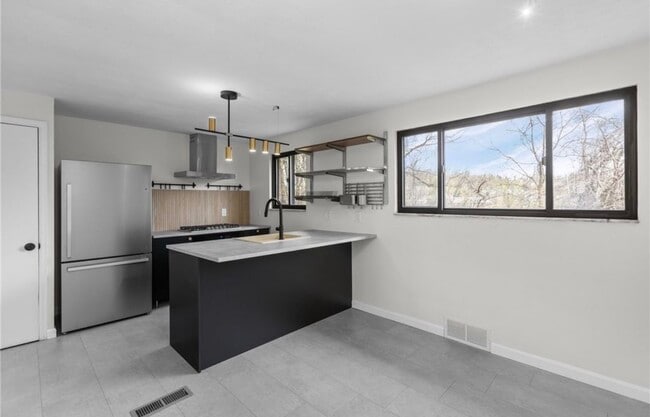 548B Firethorne Dr, Monroeville, PA 15146 - photo 3