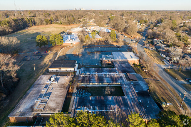 Murphey Traditional Academy has a student-teacher ratio of 12 to 1.