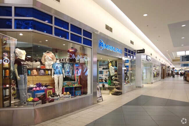 There are plenty of cool shopping options in Valley Plaza near Benton Park.