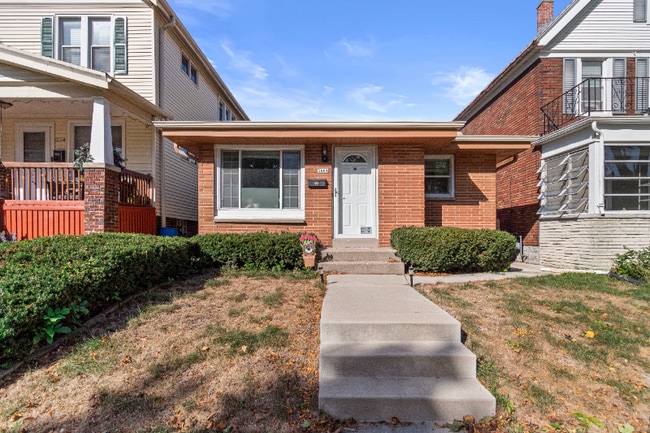 3668 E Carpenter Ave, Cudahy, WI 53110 - photo 2