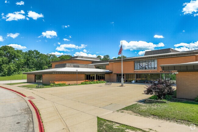 Eisenhower Middle School is located within the district 205 near Forest Hills View.