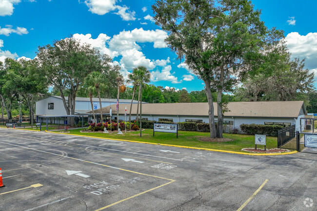 Hernando Christian Academy welcomes kids to learn and have fun at school.