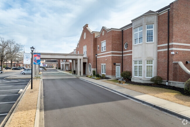 The circle drive at makes drop-off and pick-up at Presbyterian Day School in Memphis effortless.