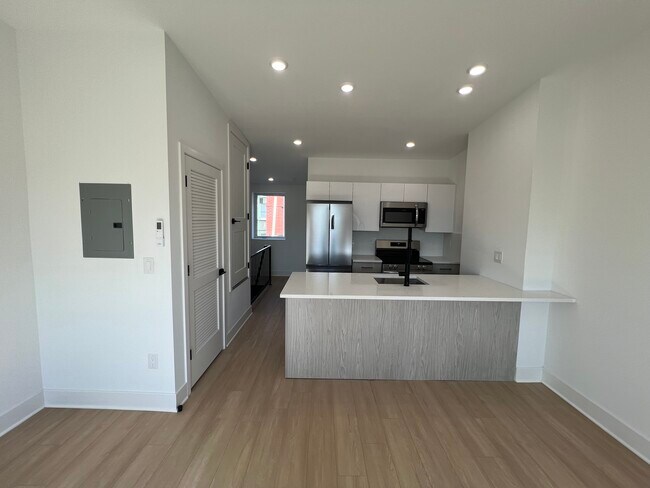 4253 Viola St unit 3, Philadelphia, PA 19104 - photo 4