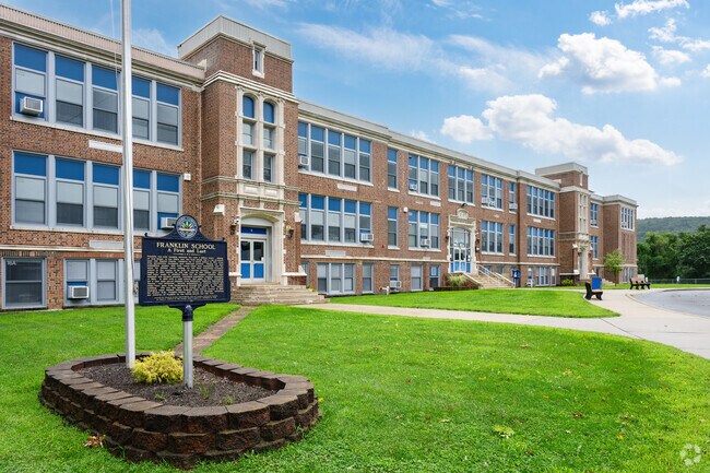 Franklin Elementary School in Franklin, NJ has a student-teacher ratio of 10 to 1.