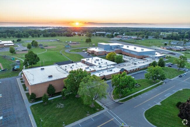 Berrien Springs High School has a student population of 561 students.