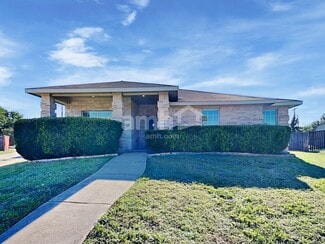 845 Horseshoe Ct, DeSoto, TX 75115