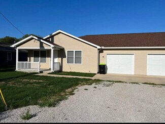 430 S Chestnut St, Maroa, IL 61756