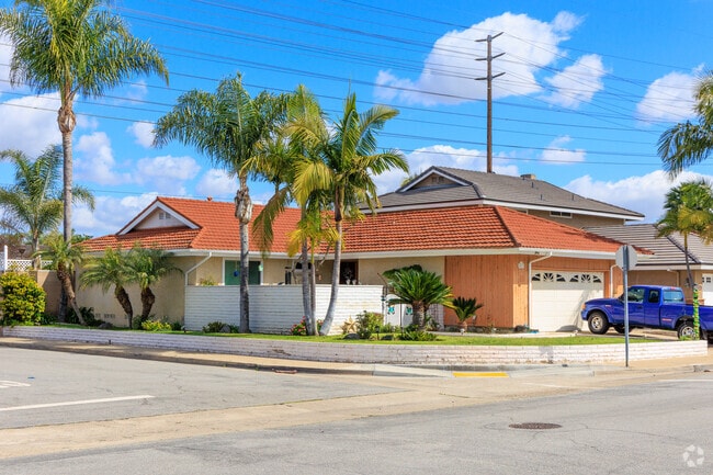 Ranch homes with creative landscaping are common in La Palma.