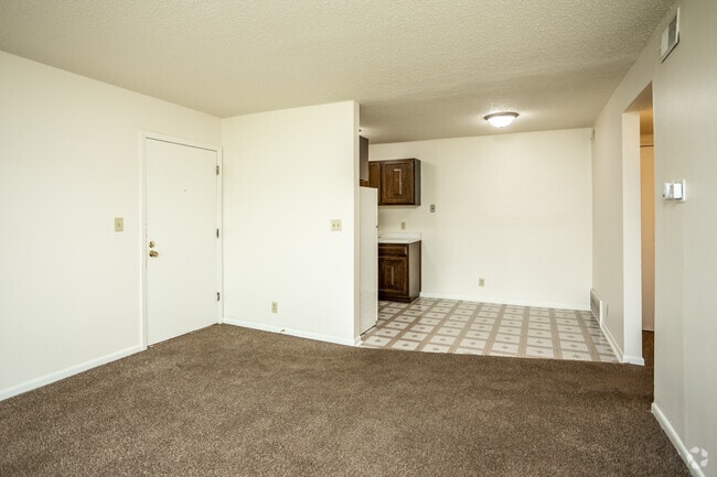 Pine View, Clinton, IA 52732 - photo 5