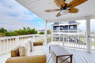 318 31st Ave N, Atlantic Beach, SC 29582